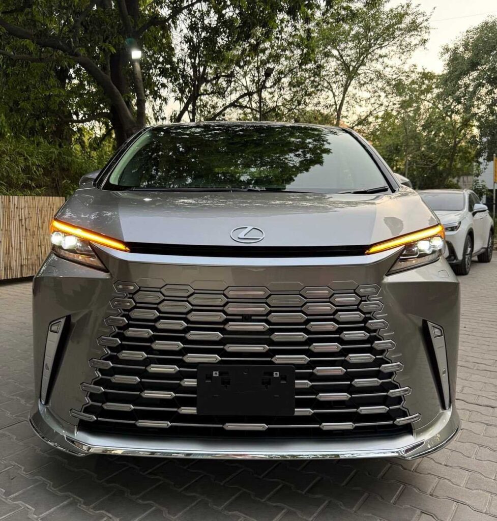 Lexus LM 350h