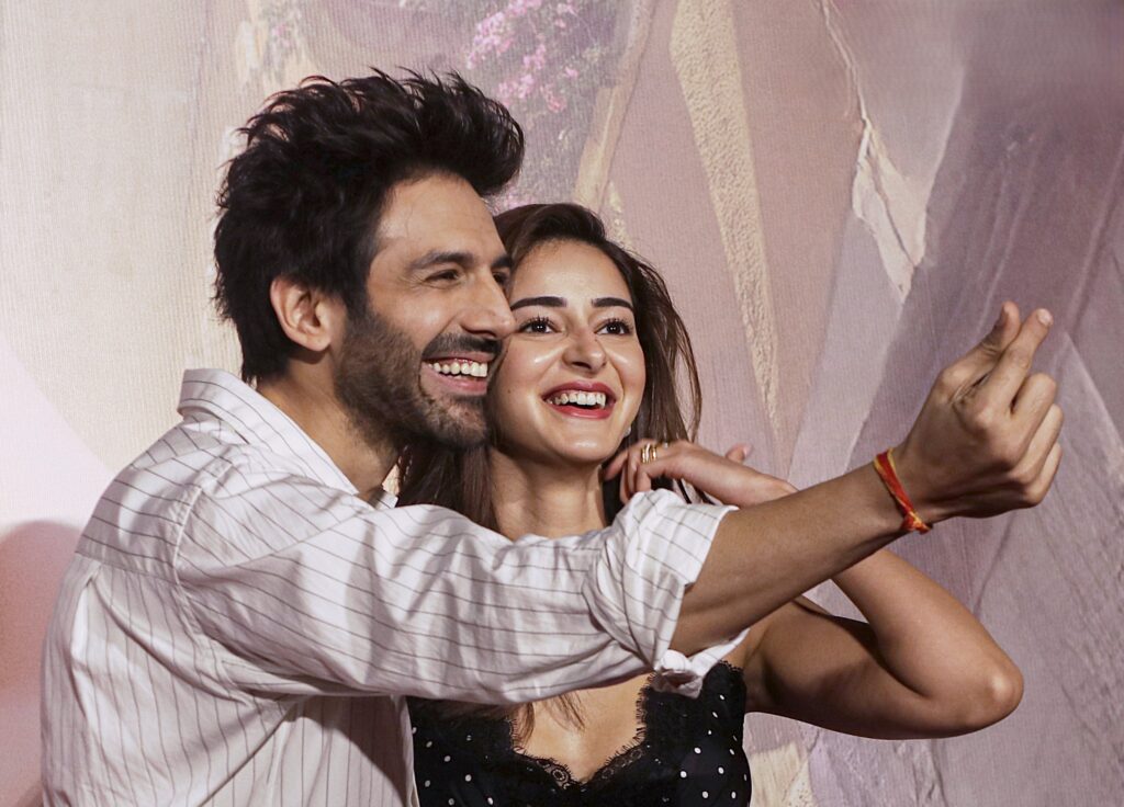 Tu Meri Main Tera Main Tera Tu Meri film review